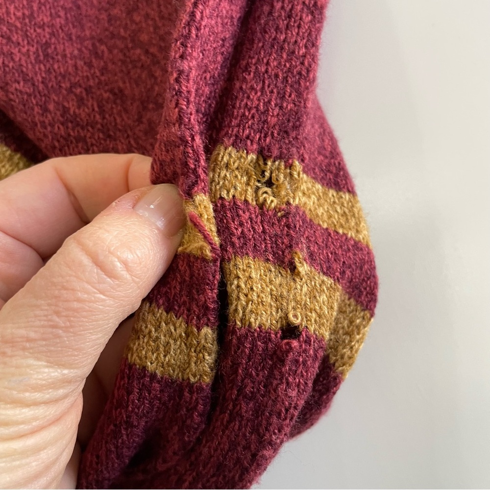 Harry Potter Maroon and Gold Striped Knit Scarf & Pom Beanie Set, Gryffindor - Picture 9 of 9